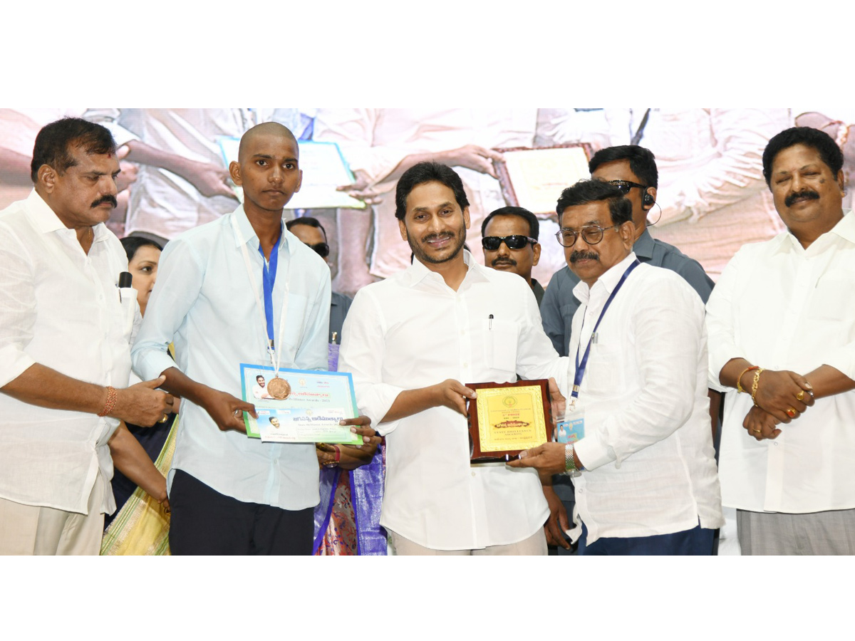 CM YS Jagan At Jagananna Animutyalu Awards Programme Photos - Sakshi8