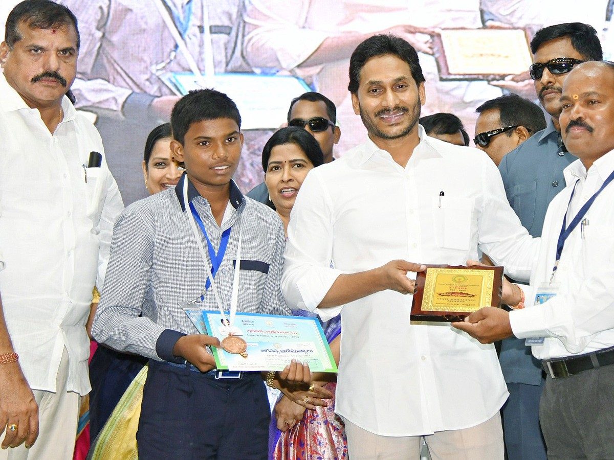 CM YS Jagan At Jagananna Animutyalu Awards Programme Photos - Sakshi9