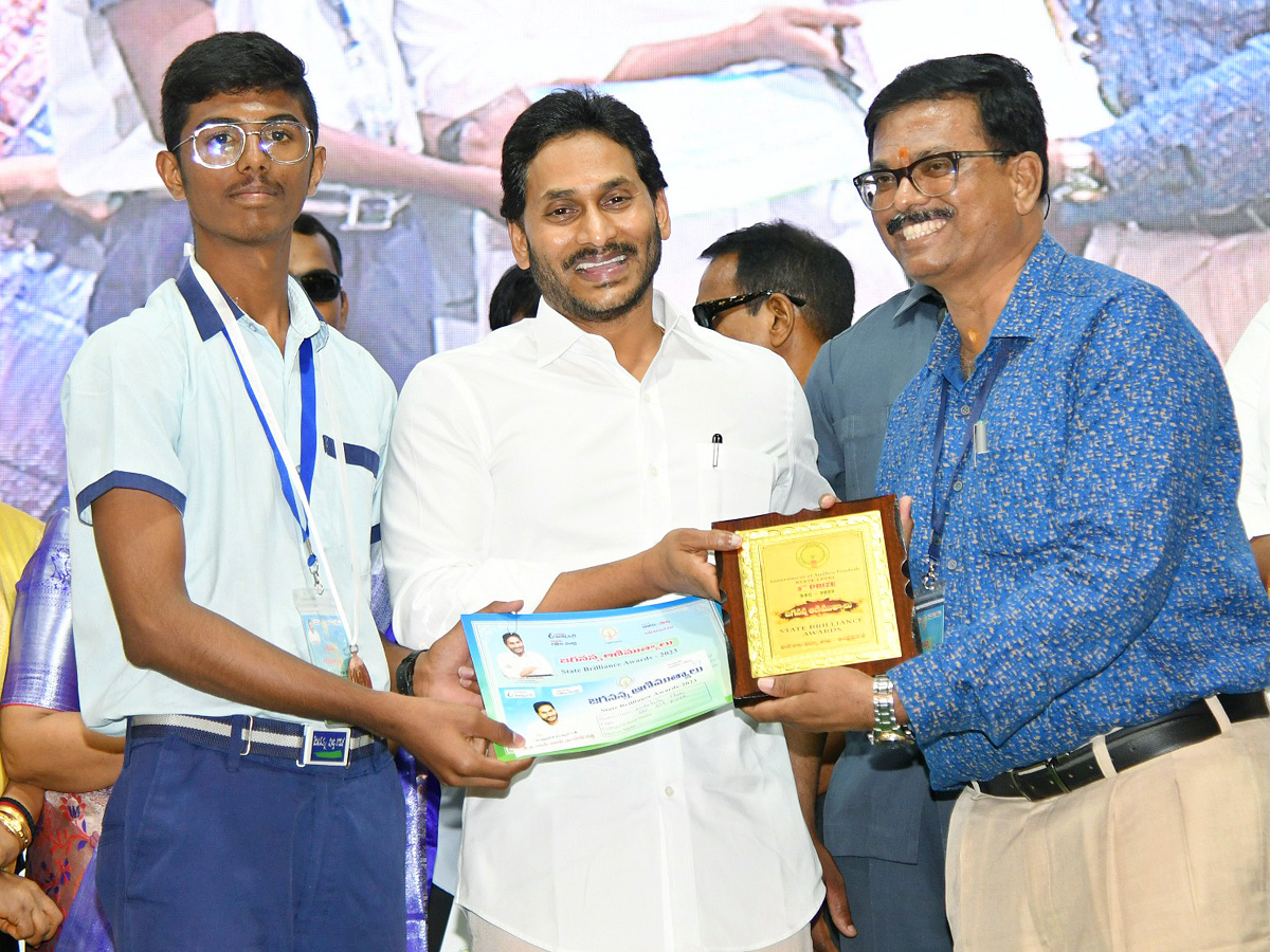 CM YS Jagan At Jagananna Animutyalu Awards Programme Photos - Sakshi10