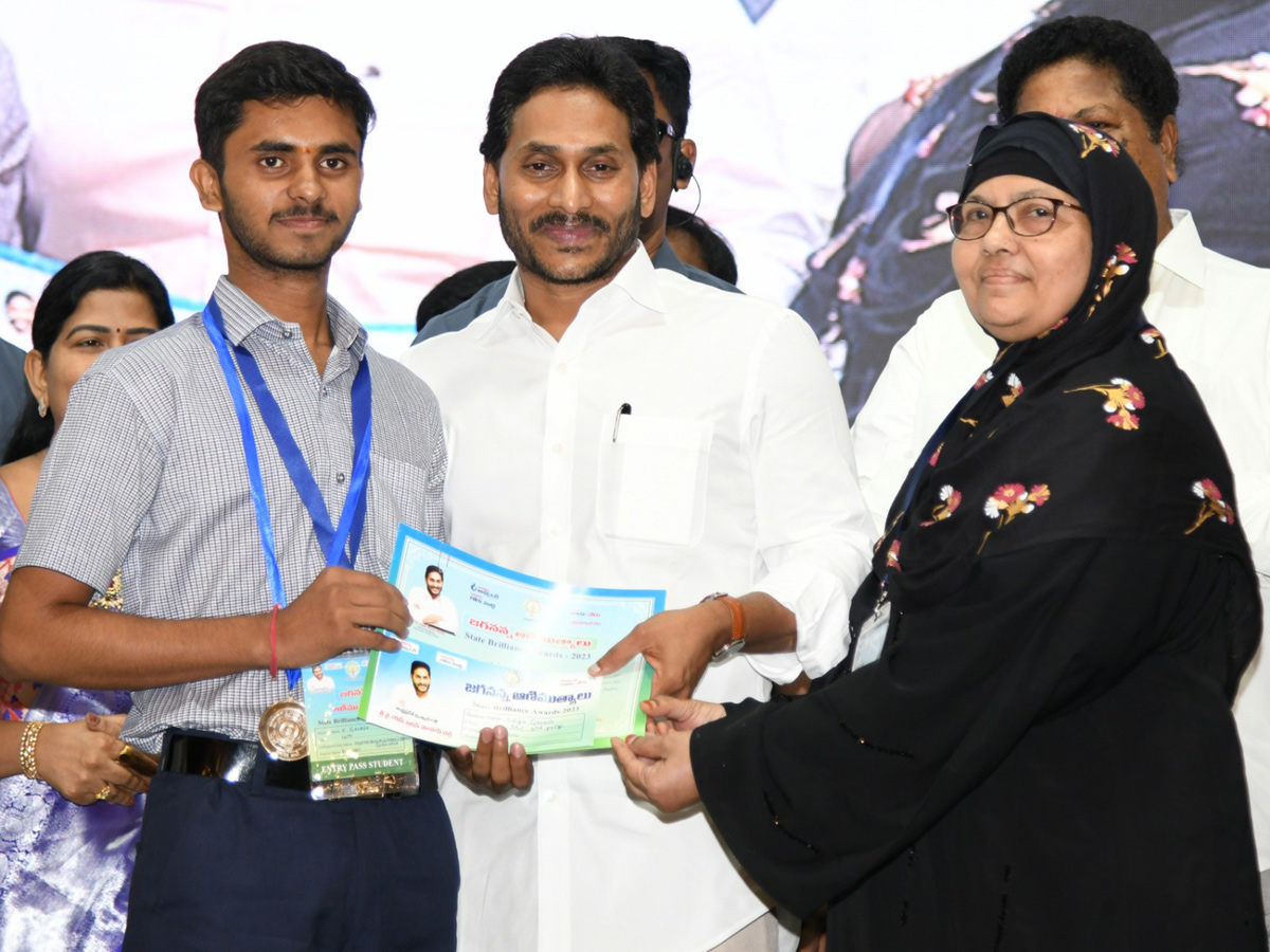 CM YS Jagan At Jagananna Animutyalu Awards Programme Photos - Sakshi12