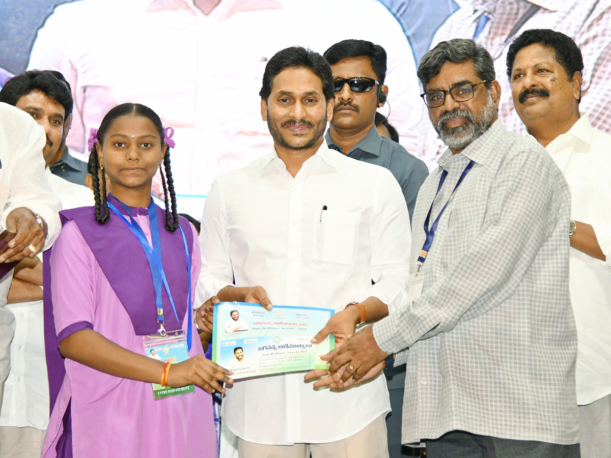 CM YS Jagan At Jagananna Animutyalu Awards Programme Photos - Sakshi14