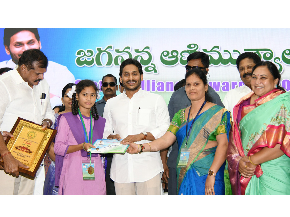 CM YS Jagan At Jagananna Animutyalu Awards Programme Photos - Sakshi15