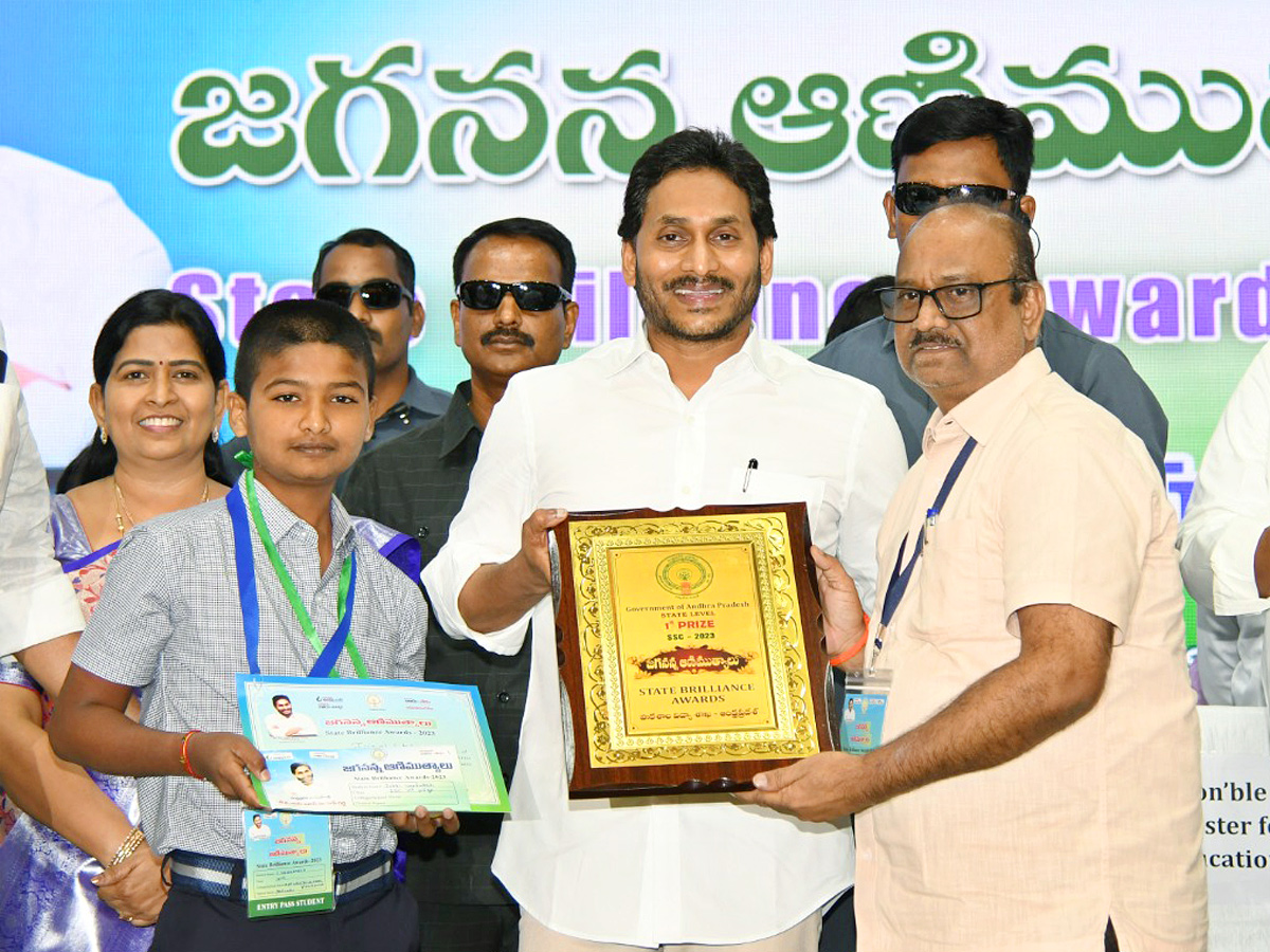 CM YS Jagan At Jagananna Animutyalu Awards Programme Photos - Sakshi17