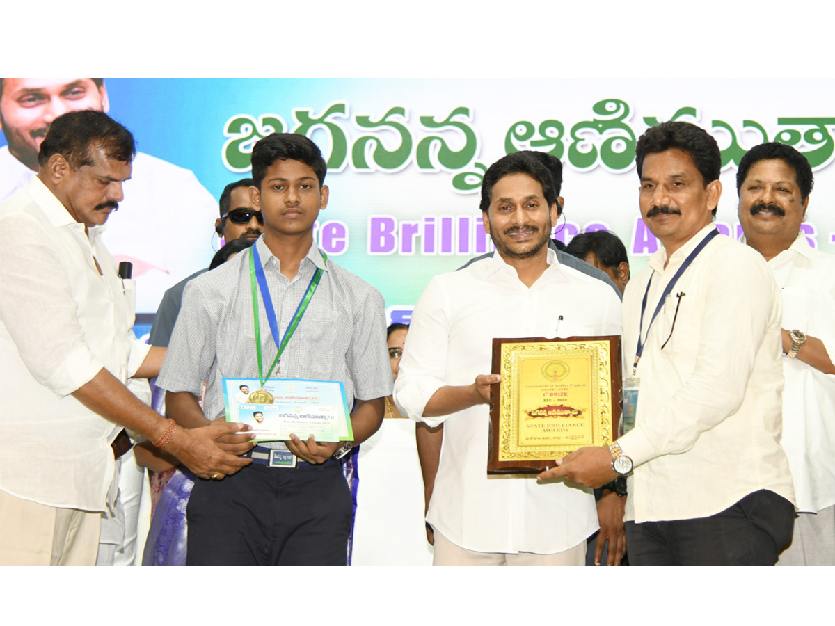 CM YS Jagan At Jagananna Animutyalu Awards Programme Photos - Sakshi22