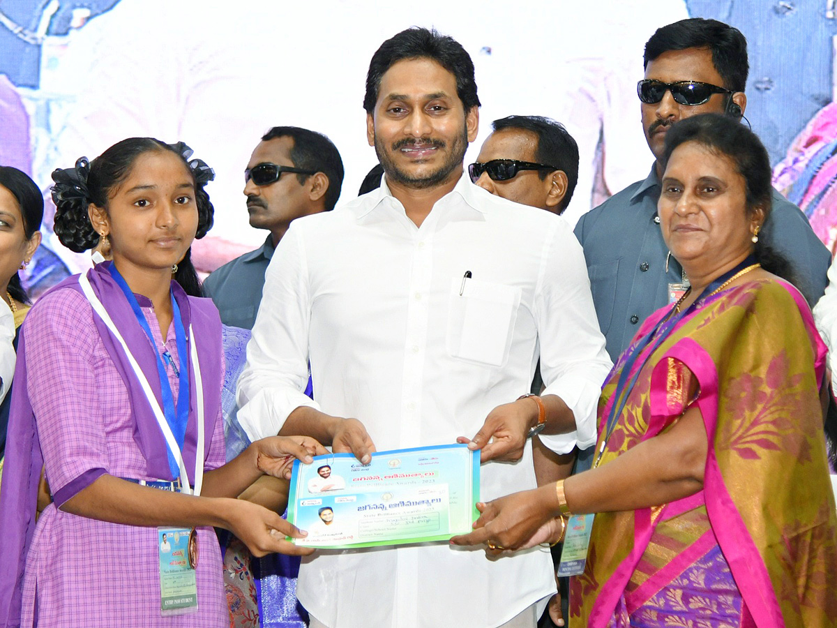 CM YS Jagan At Jagananna Animutyalu Awards Programme Photos - Sakshi23