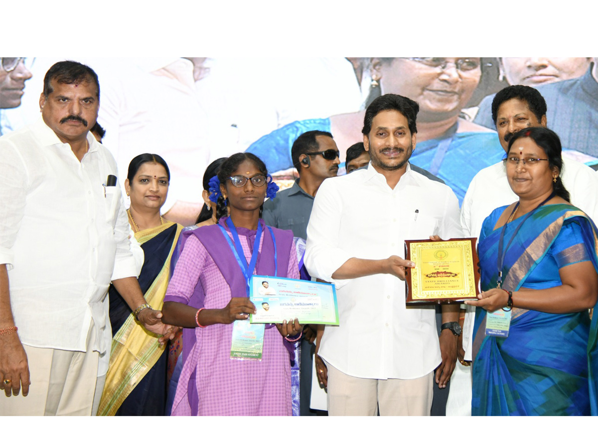 CM YS Jagan At Jagananna Animutyalu Awards Programme Photos - Sakshi25