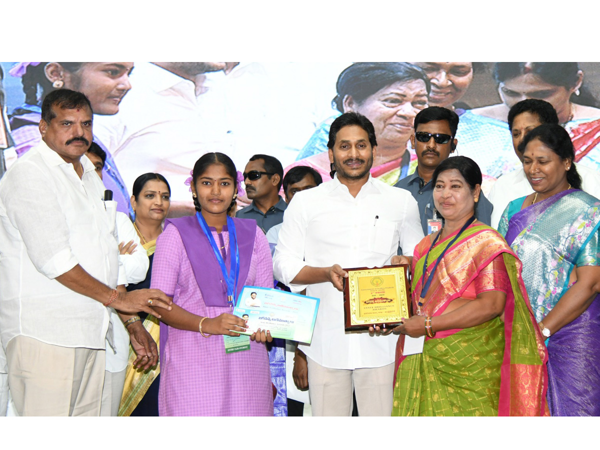 CM YS Jagan At Jagananna Animutyalu Awards Programme Photos - Sakshi27