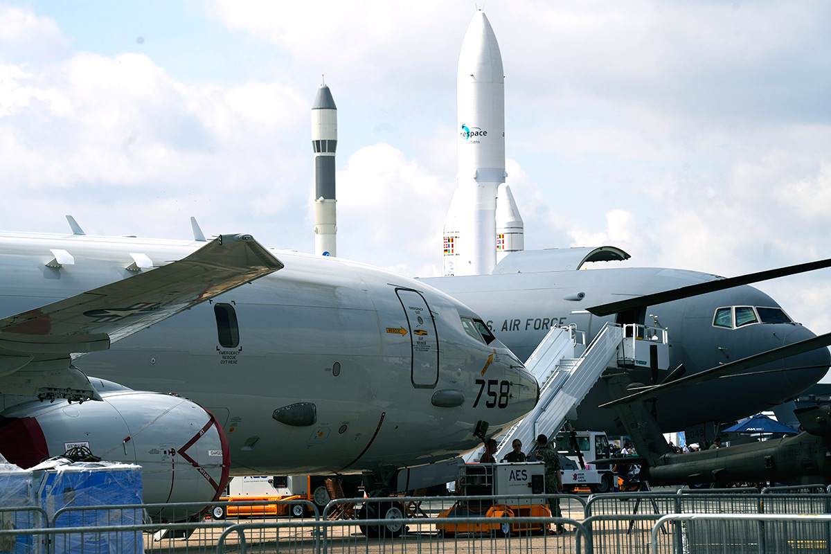 Photo gallery of world largest paris air show - Sakshi19