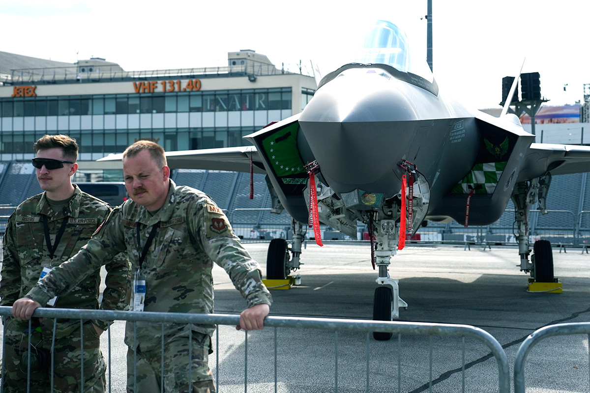 Photo gallery of world largest paris air show - Sakshi24