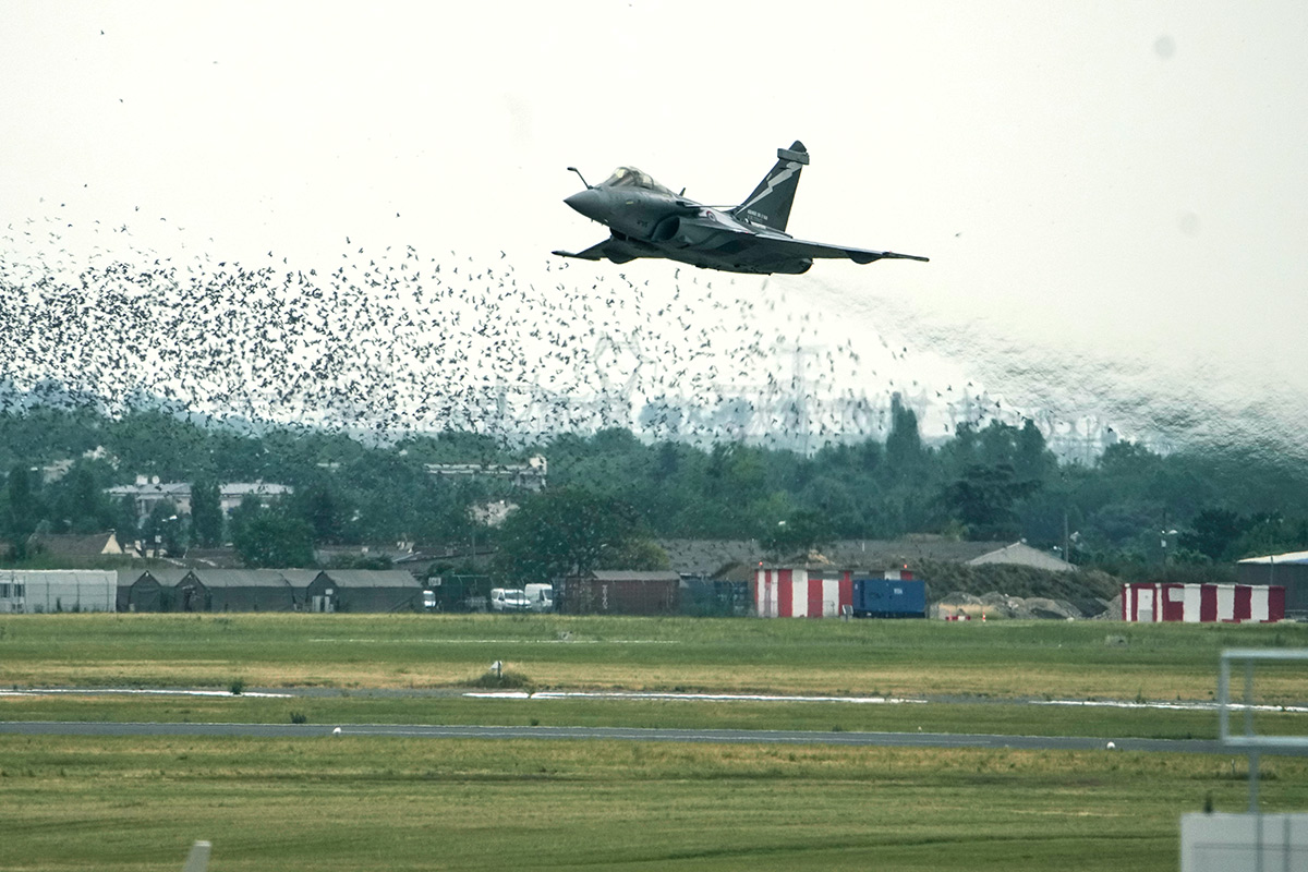 Photo gallery of world largest paris air show - Sakshi40