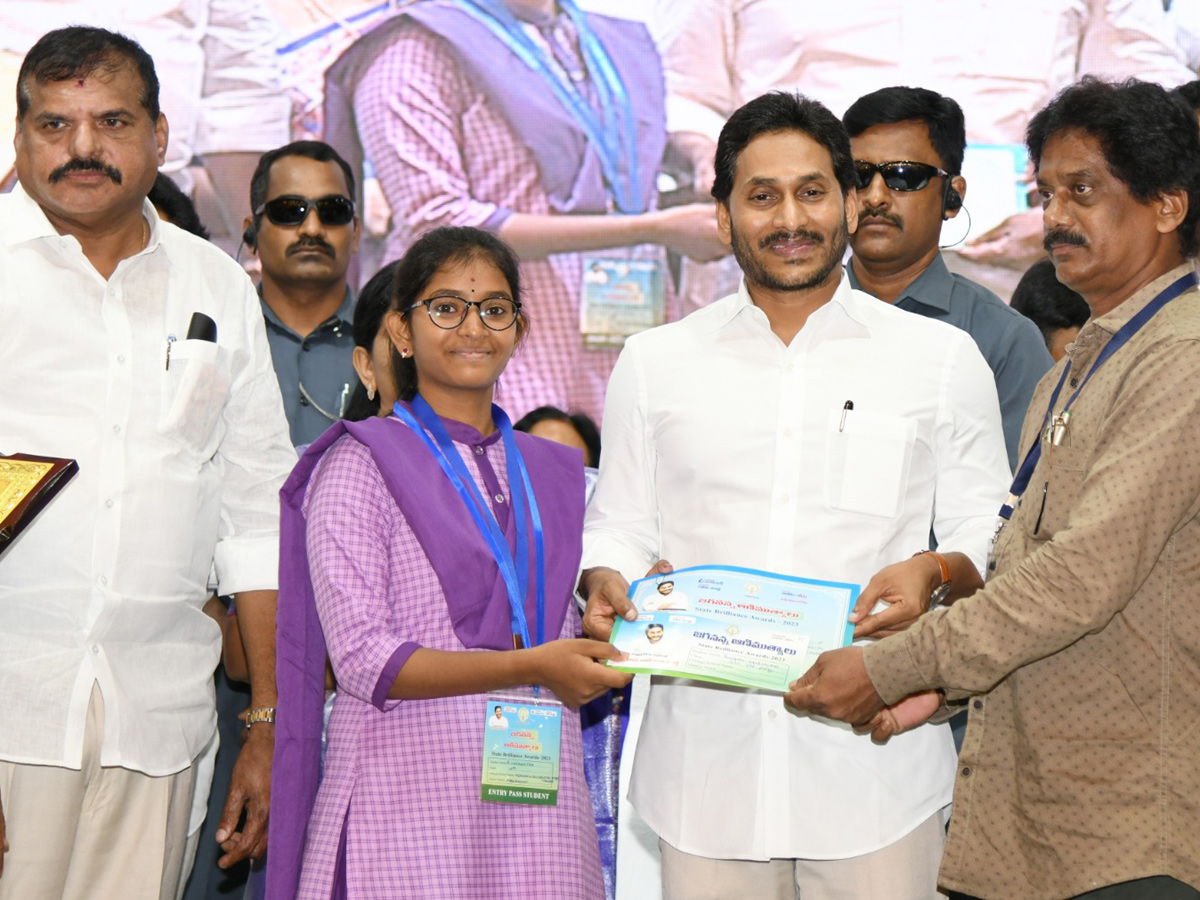 CM YS Jagan At Jagananna Animutyalu Awards Programme Photos - Sakshi31