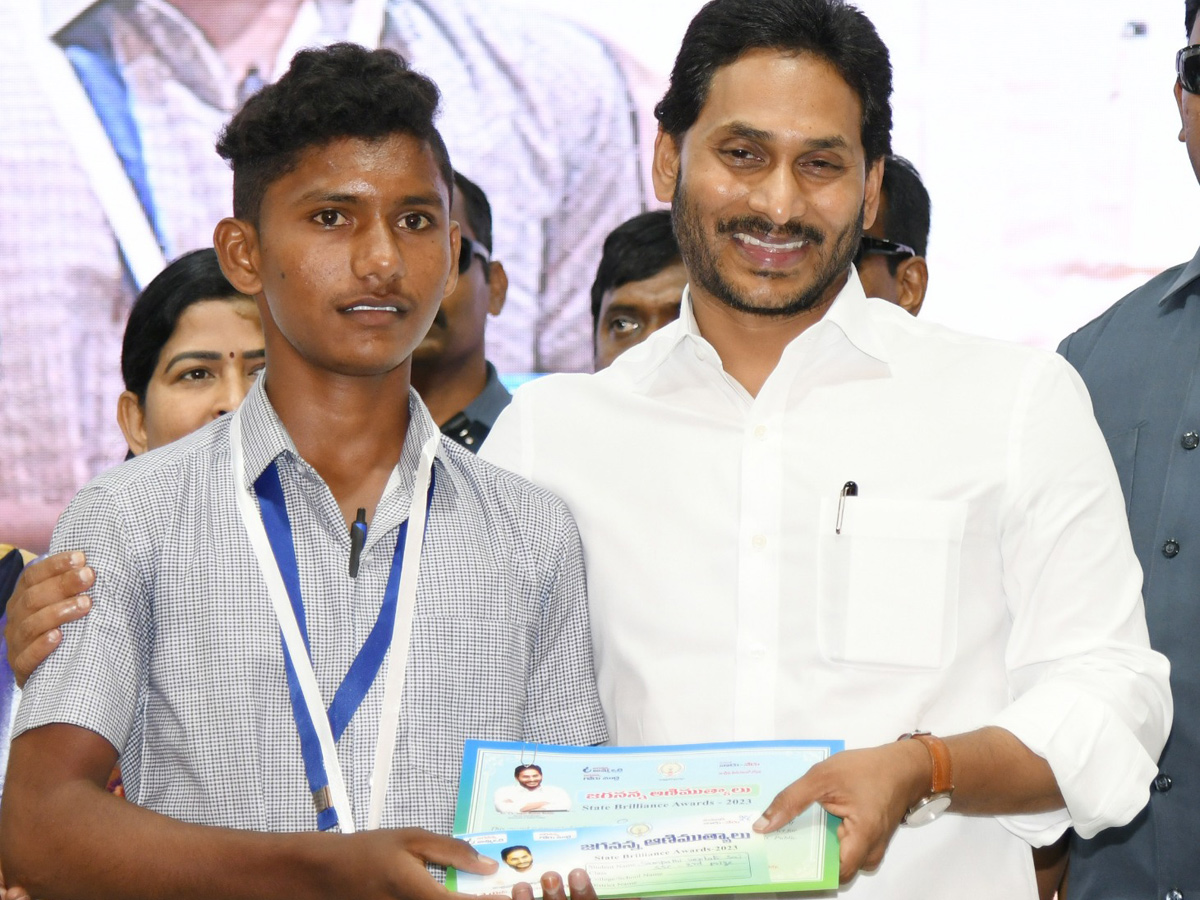 CM YS Jagan At Jagananna Animutyalu Awards Programme Photos - Sakshi32