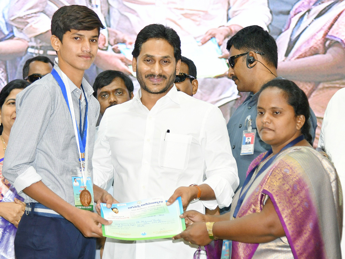 CM YS Jagan At Jagananna Animutyalu Awards Programme Photos - Sakshi35