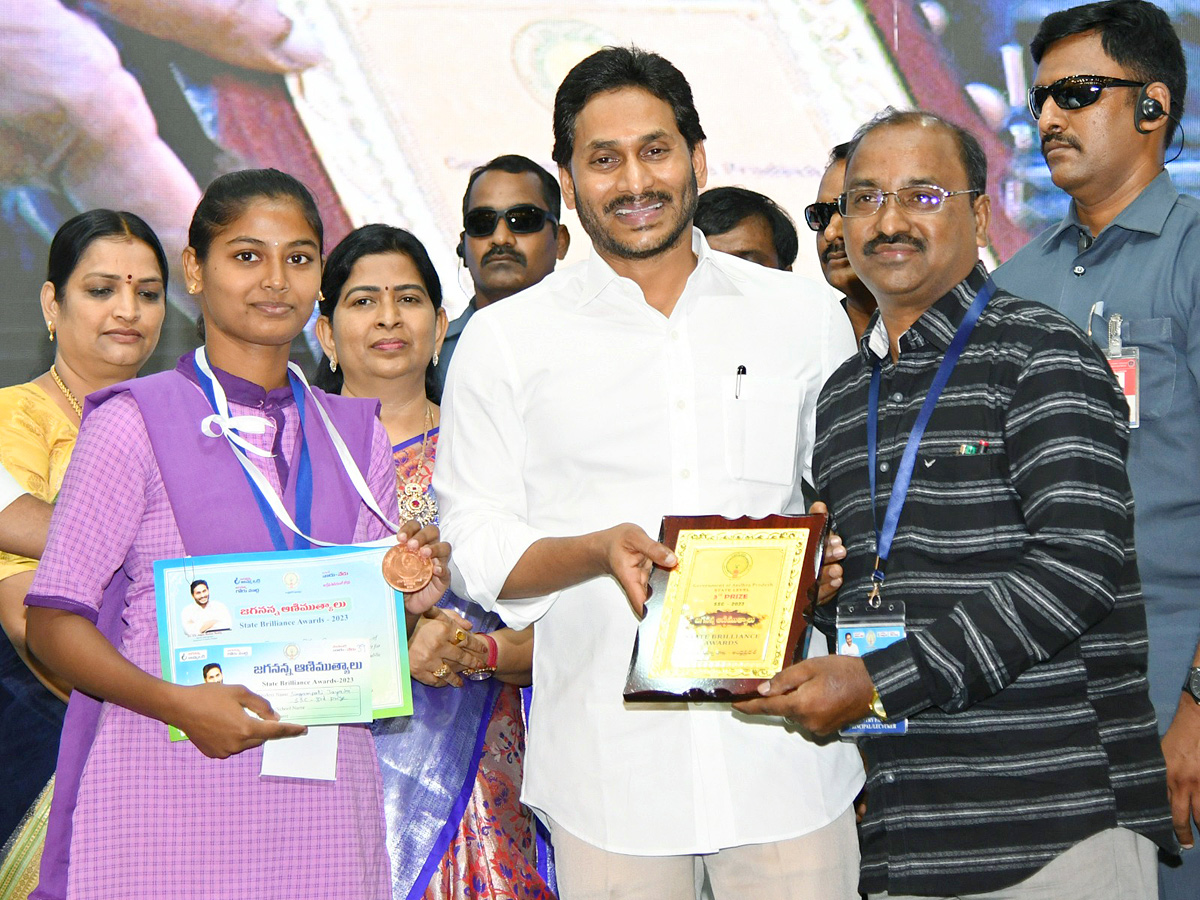 CM YS Jagan At Jagananna Animutyalu Awards Programme Photos - Sakshi37