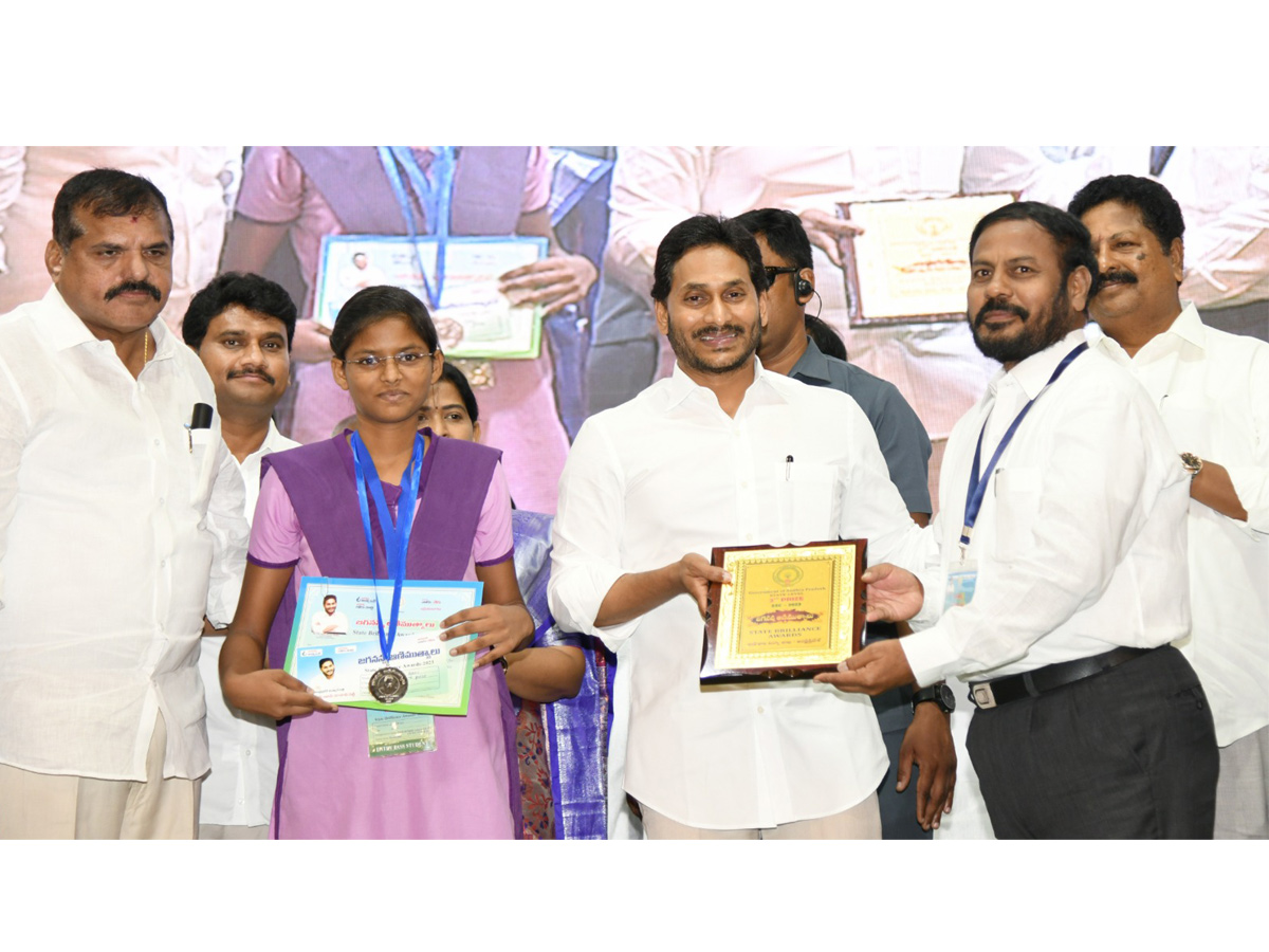 CM YS Jagan At Jagananna Animutyalu Awards Programme Photos - Sakshi39