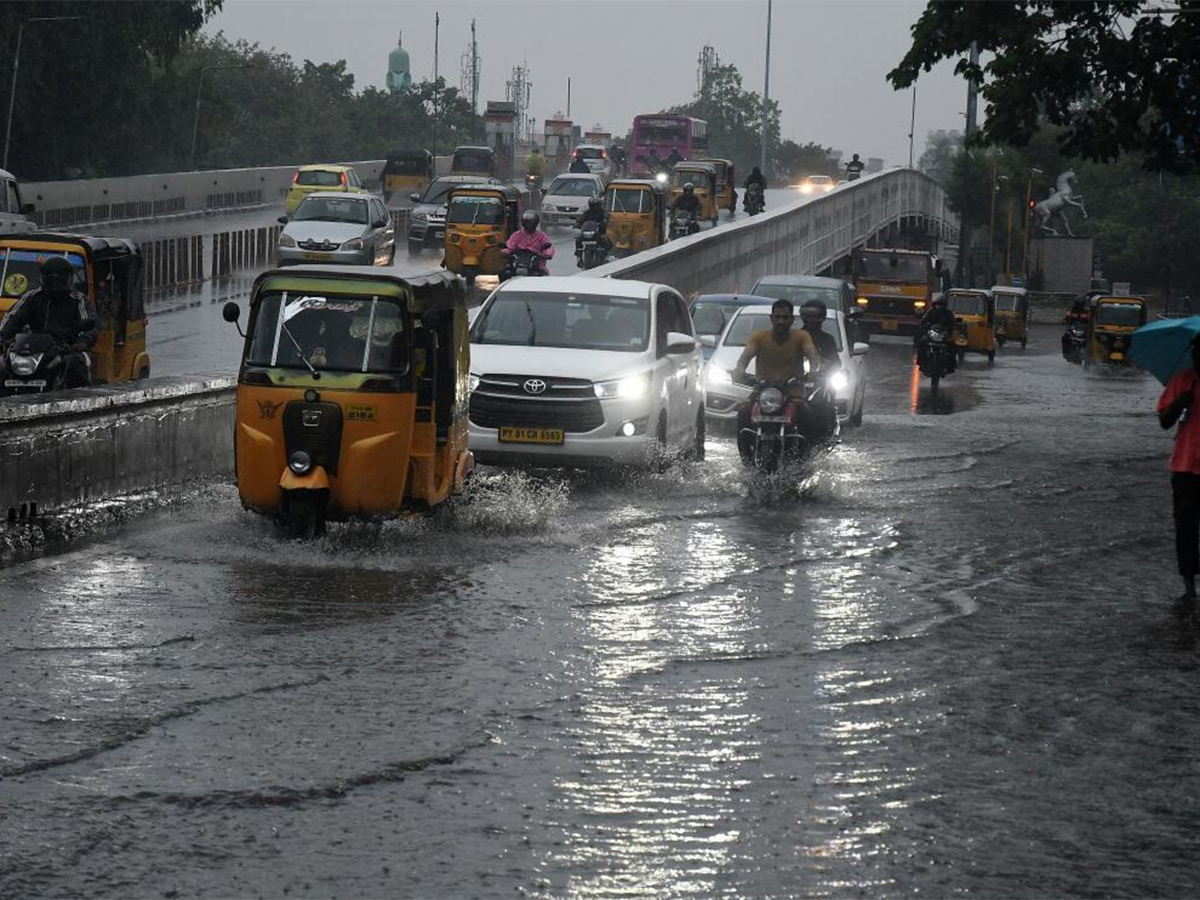 Tamil Nadu rains: Heavy rains lash Chennai its suburbs Photos - Sakshi17