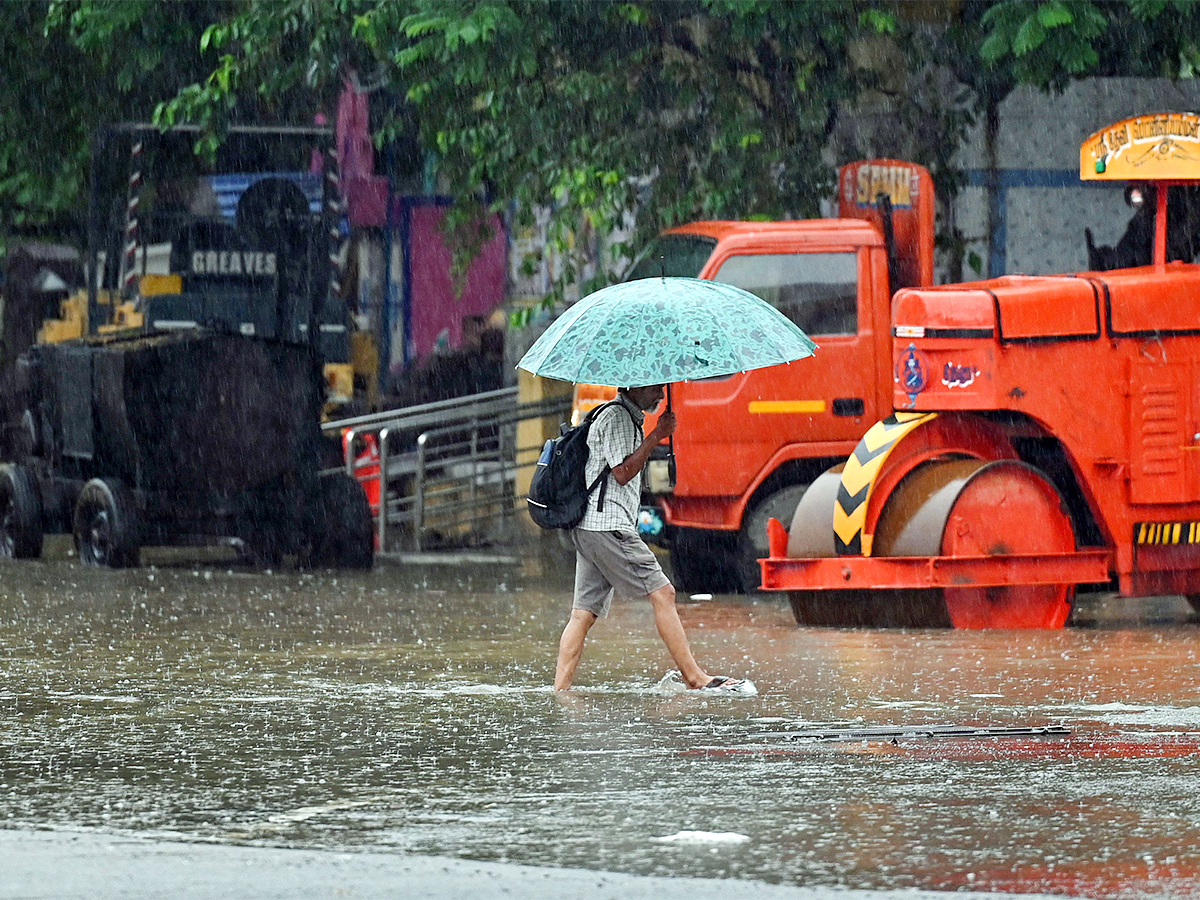 Tamil Nadu rains: Heavy rains lash Chennai its suburbs Photos - Sakshi20