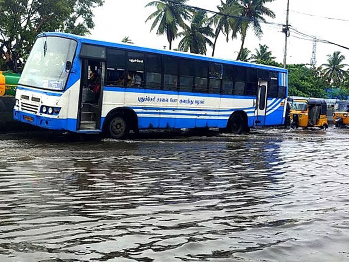 Tamil Nadu rains: Heavy rains lash Chennai its suburbs Photos - Sakshi21