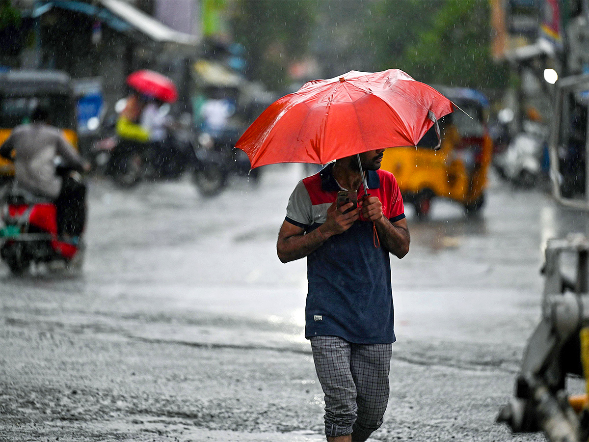 heavy rains lashes chennai - Sakshi4