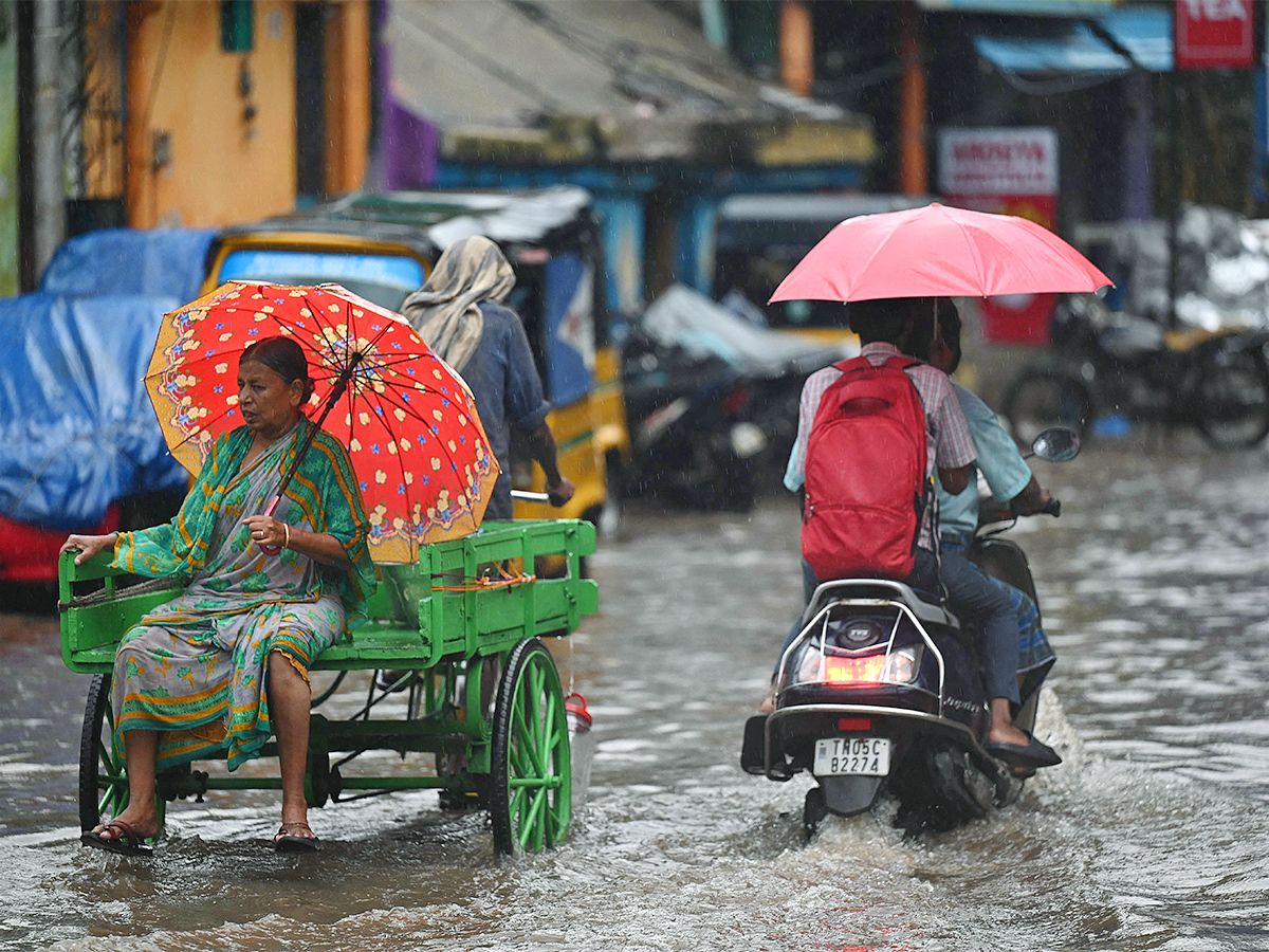 heavy rain hits chennai - Sakshi8