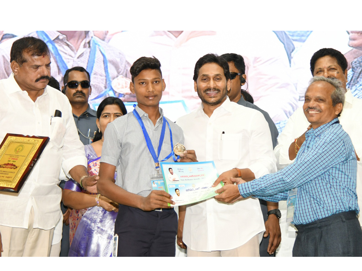 CM YS Jagan At Jagananna Animutyalu Awards Programme Photos - Sakshi42