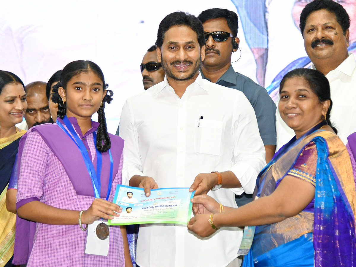 CM YS Jagan At Jagananna Animutyalu Awards Programme Photos - Sakshi43