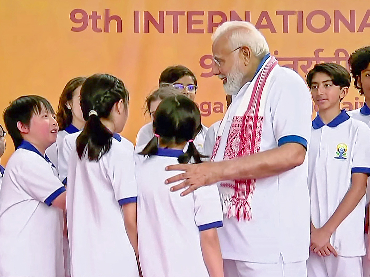 PM Modi leads Yoga Day celebrations in New York Photos - Sakshi13