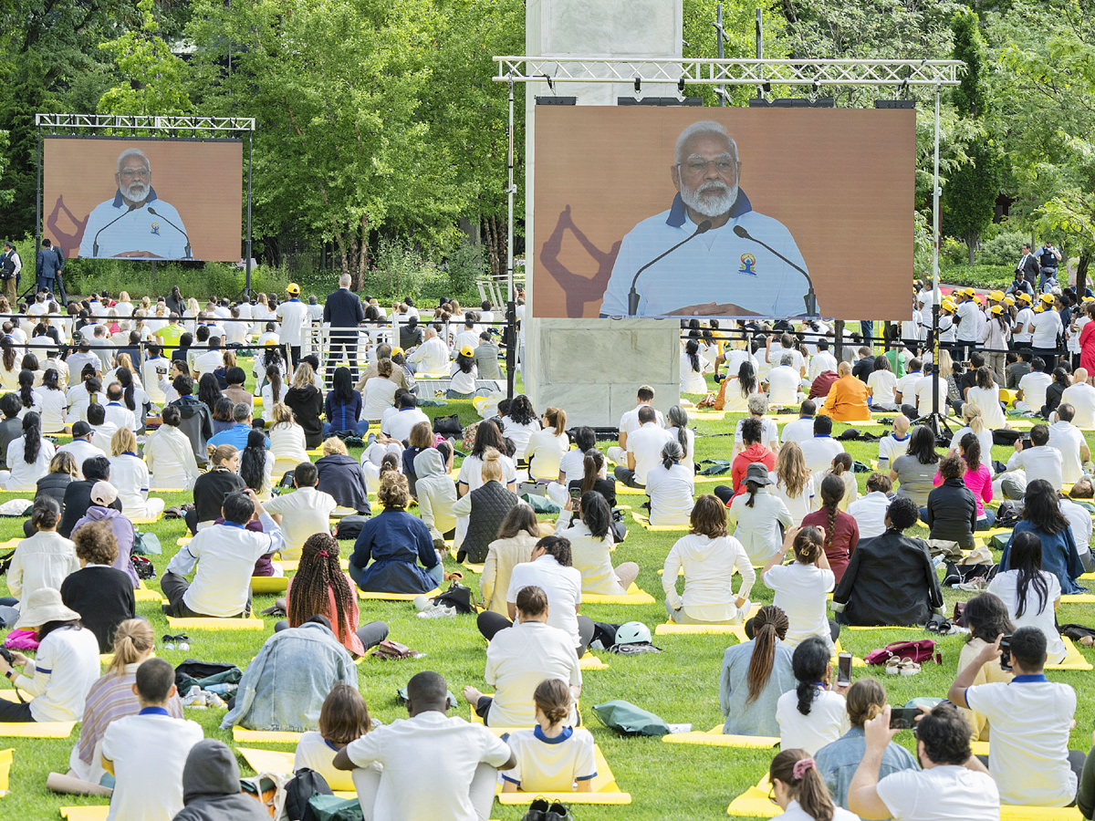 PM Modi leads Yoga Day celebrations in New York Photos - Sakshi16