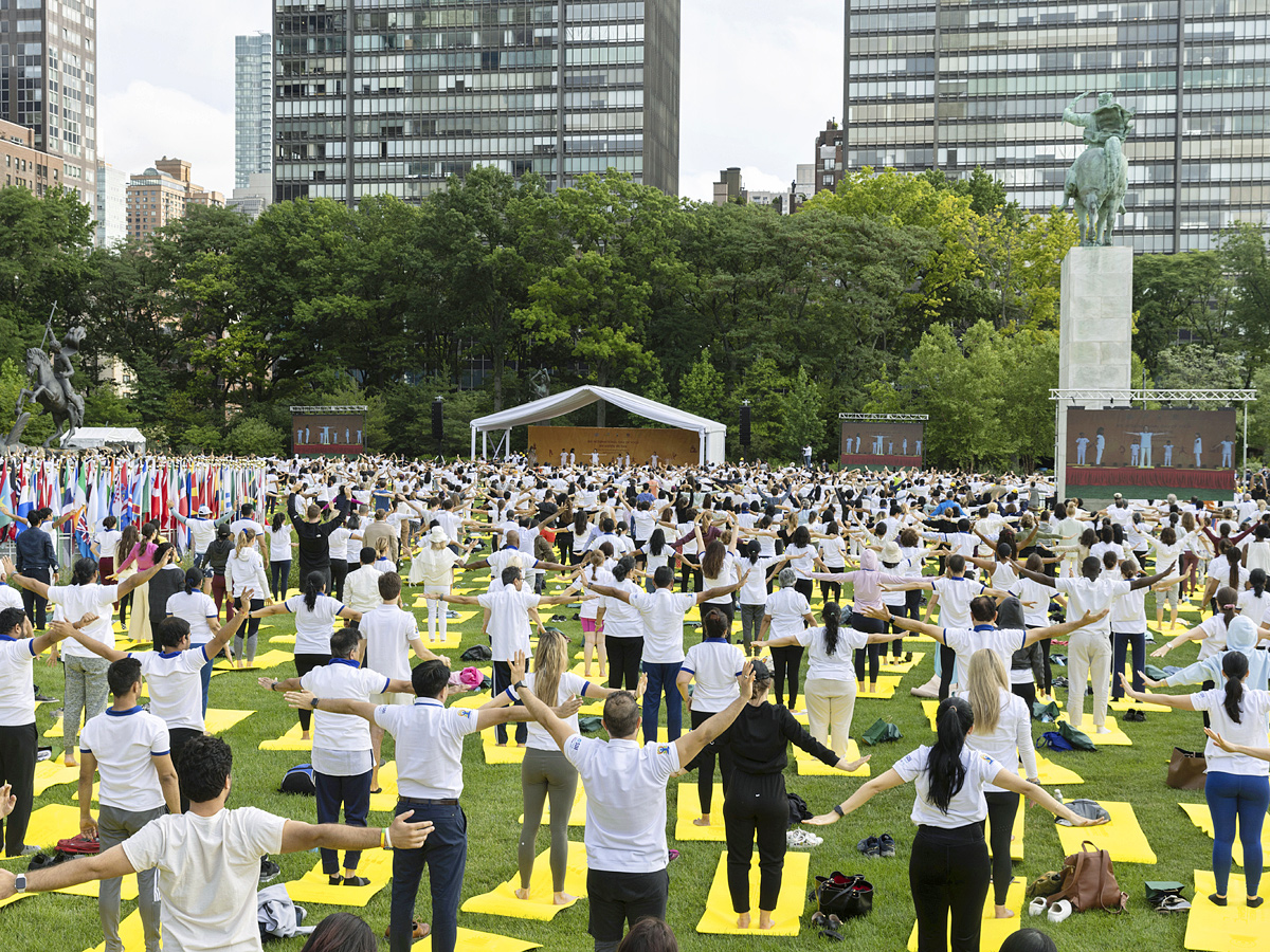 PM Modi leads Yoga Day celebrations in New York Photos - Sakshi20