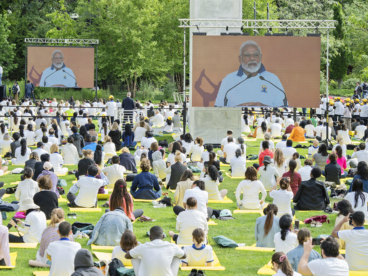 PM Modi leads Yoga Day celebrations in New York Photos - Sakshi4