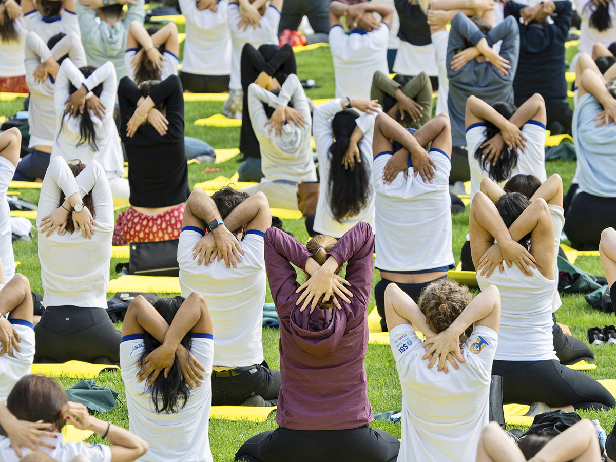 PM Modi leads Yoga Day celebrations in New York Photos - Sakshi5