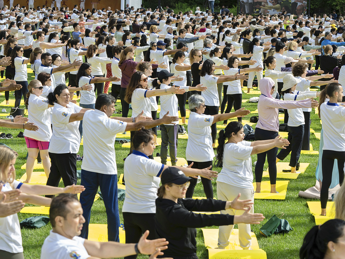 PM Modi leads Yoga Day celebrations in New York Photos - Sakshi6