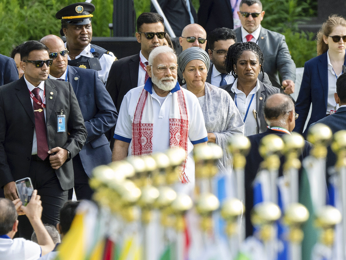 PM Modi leads Yoga Day celebrations in New York Photos - Sakshi7