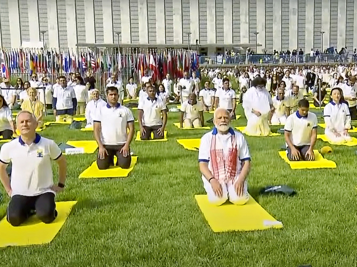 PM Modi leads Yoga Day celebrations in New York Photos - Sakshi9