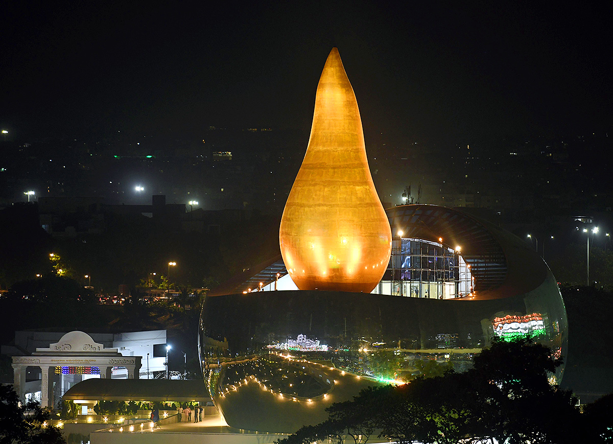 martyrs memorial at lumbini park - Sakshi2