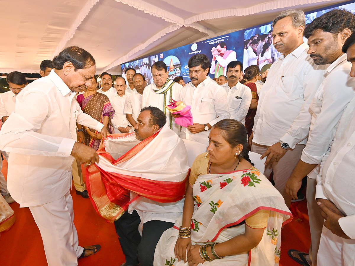 CM KCR inaugurate Telangana Martyrs Memorial Photos - Sakshi12