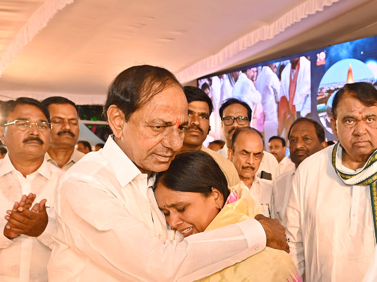 CM KCR inaugurate Telangana Martyrs Memorial Photos - Sakshi14