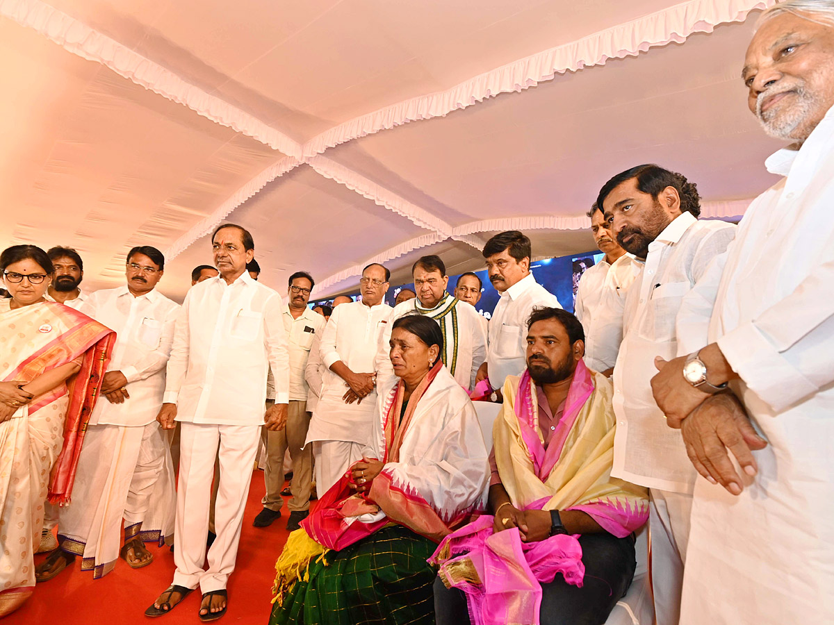 CM KCR inaugurate Telangana Martyrs Memorial Photos - Sakshi15