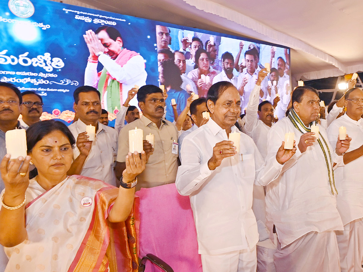 CM KCR inaugurate Telangana Martyrs Memorial Photos - Sakshi19