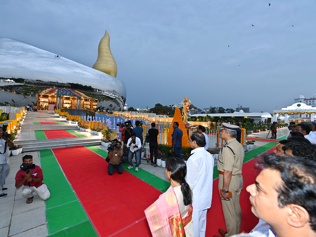 CM KCR inaugurate Telangana Martyrs Memorial Photos - Sakshi27