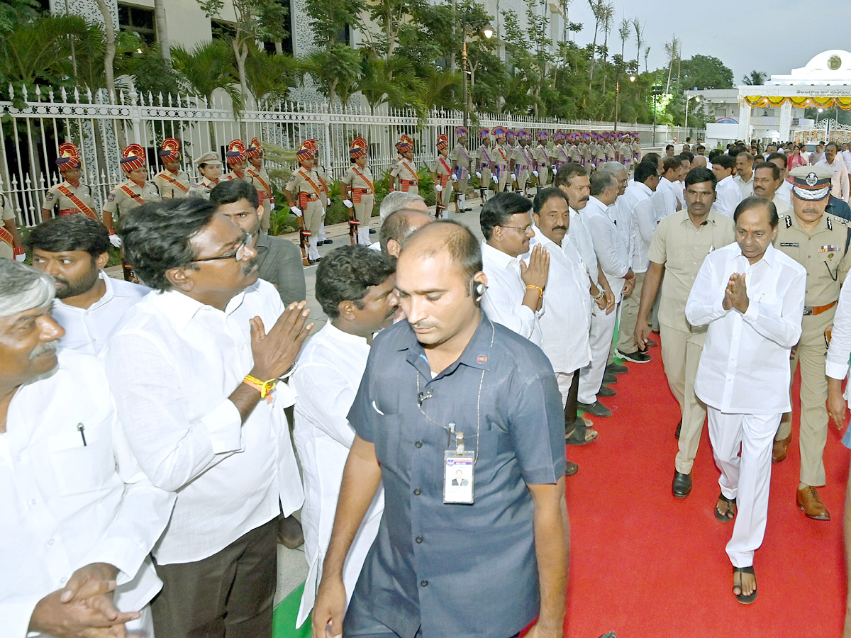 CM KCR inaugurate Telangana Martyrs Memorial Photos - Sakshi29