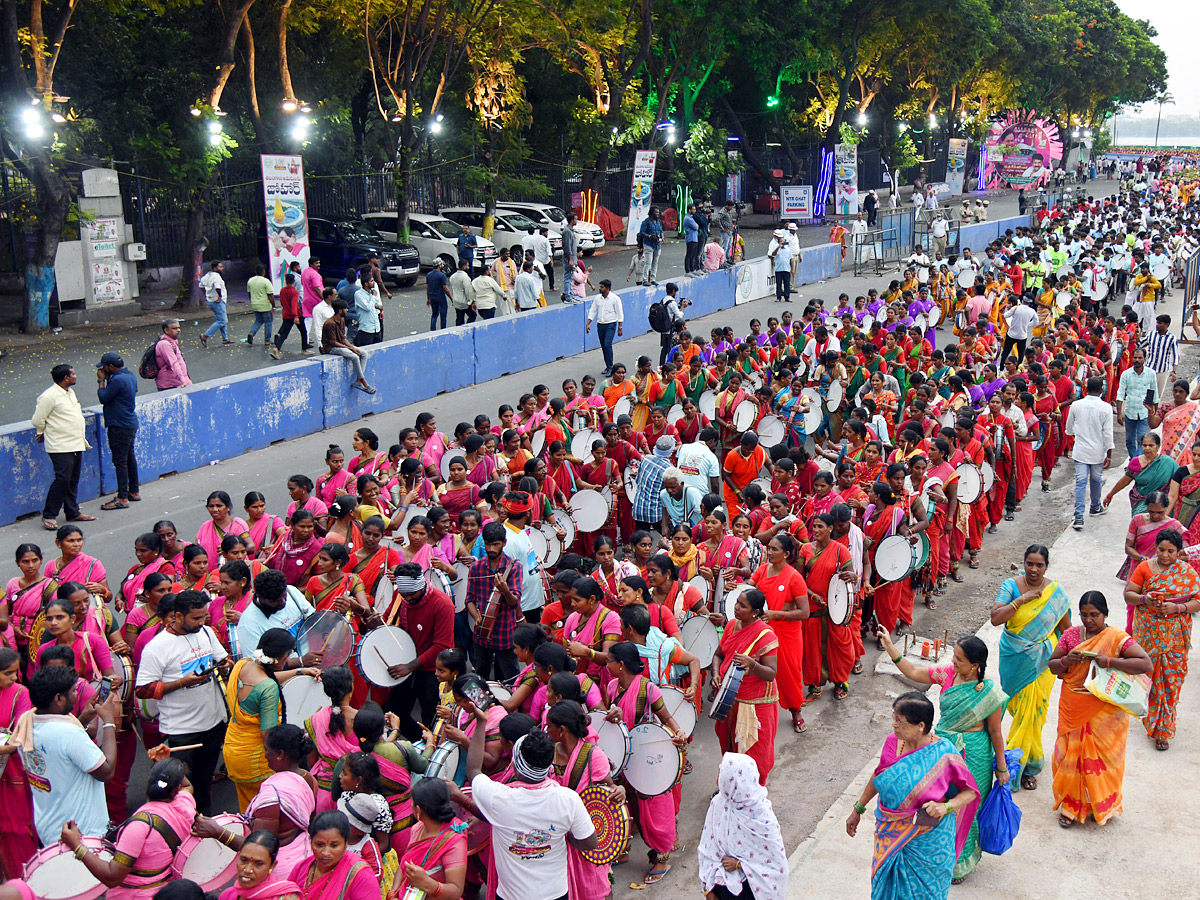 CM KCR inaugurate Telangana Martyrs Memorial Photos - Sakshi39