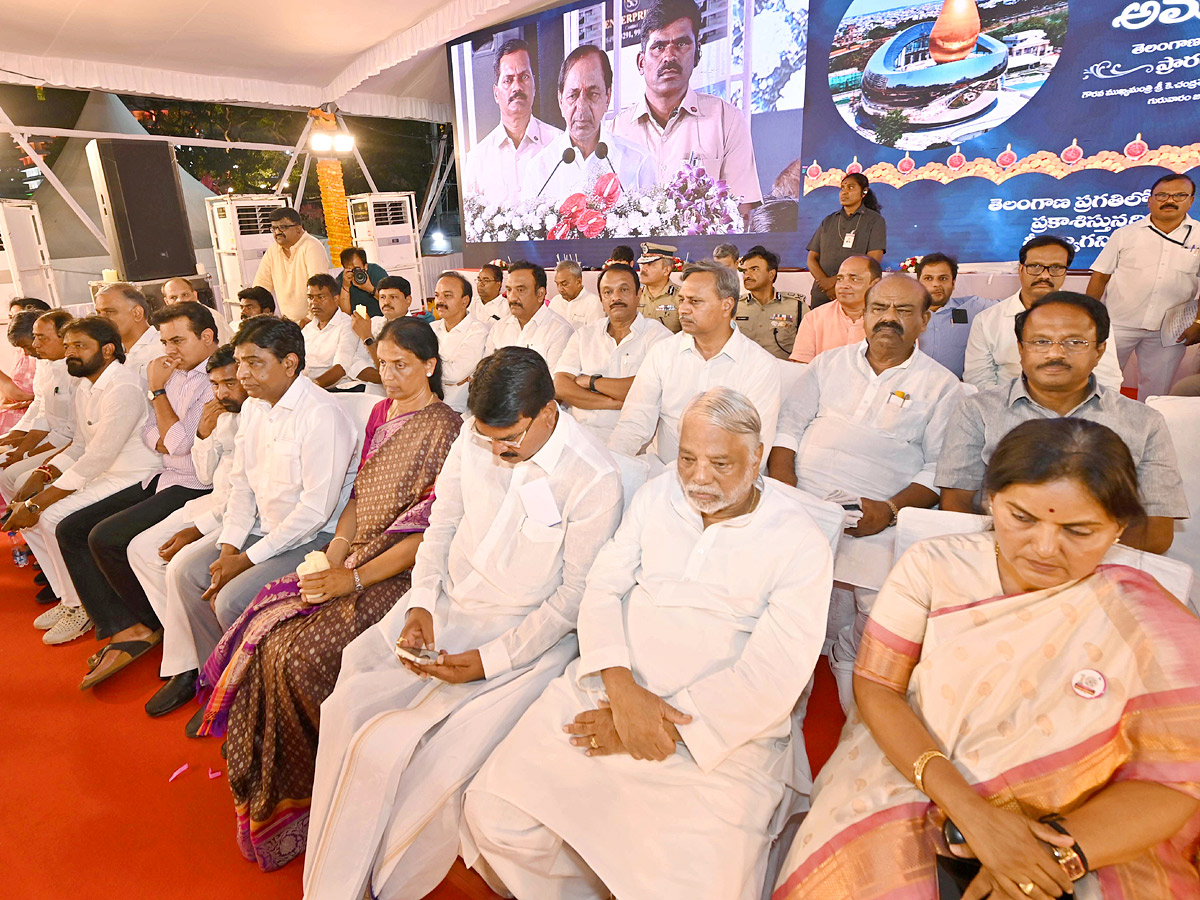 CM KCR inaugurate Telangana Martyrs Memorial Photos - Sakshi8