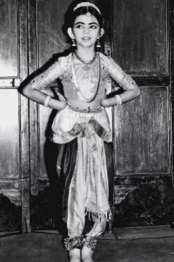 Childhood Pictures of Nita Ambani Performing Bharatnatyam - Sakshi4