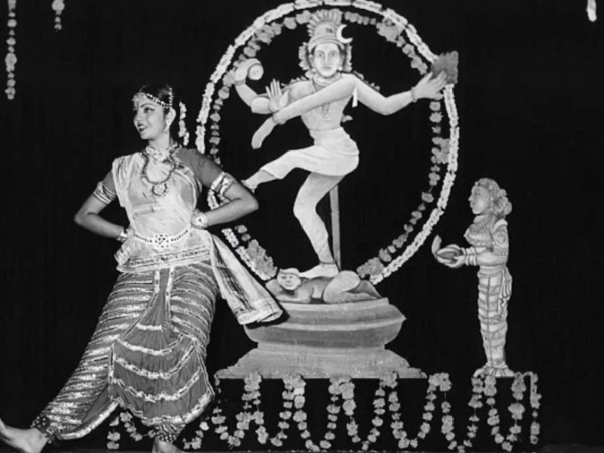 Childhood Pictures of Nita Ambani Performing Bharatnatyam - Sakshi3