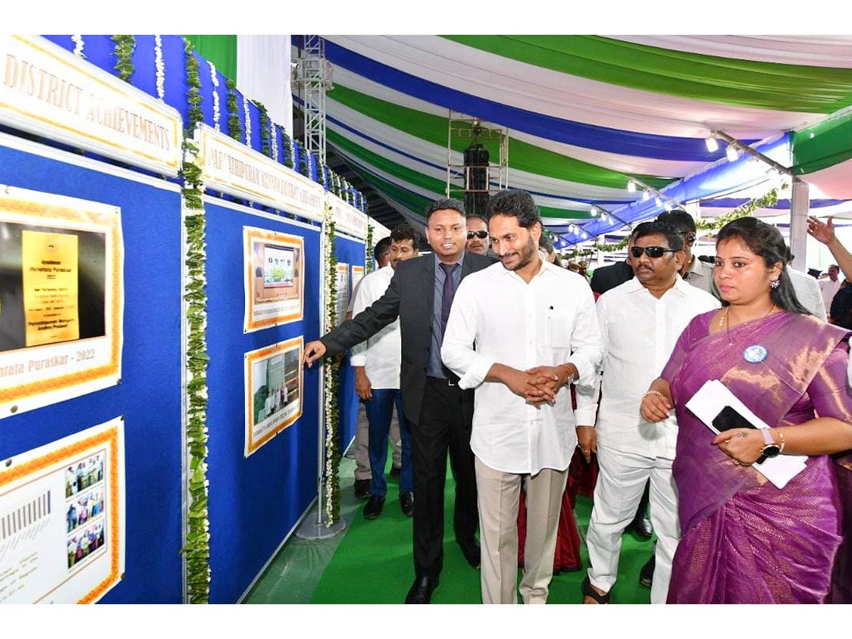 AP CM Jagan Launches Jagananna Amma Vodi Scheme Photos - Sakshi18