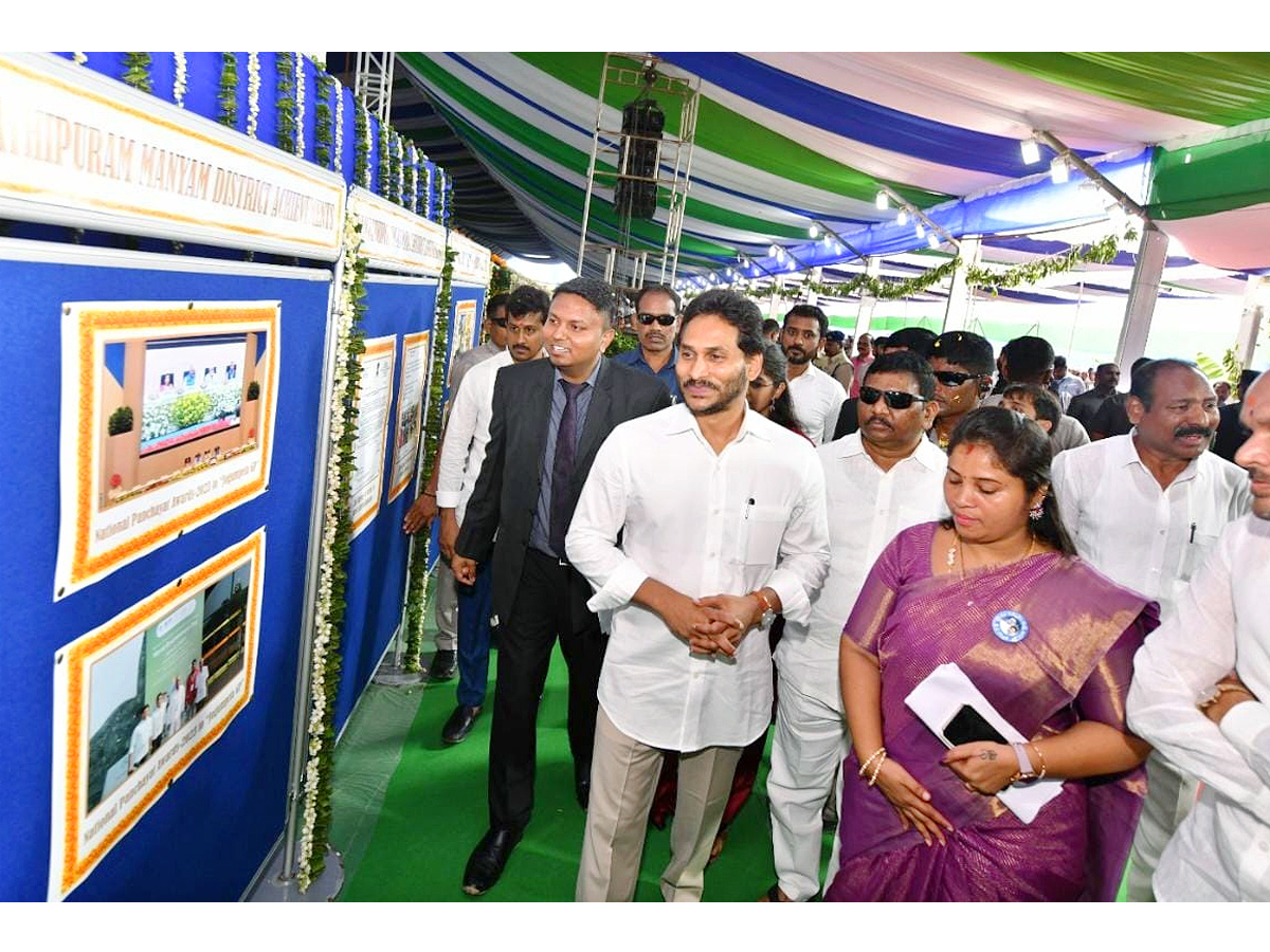 AP CM Jagan Launches Jagananna Amma Vodi Scheme Photos - Sakshi19