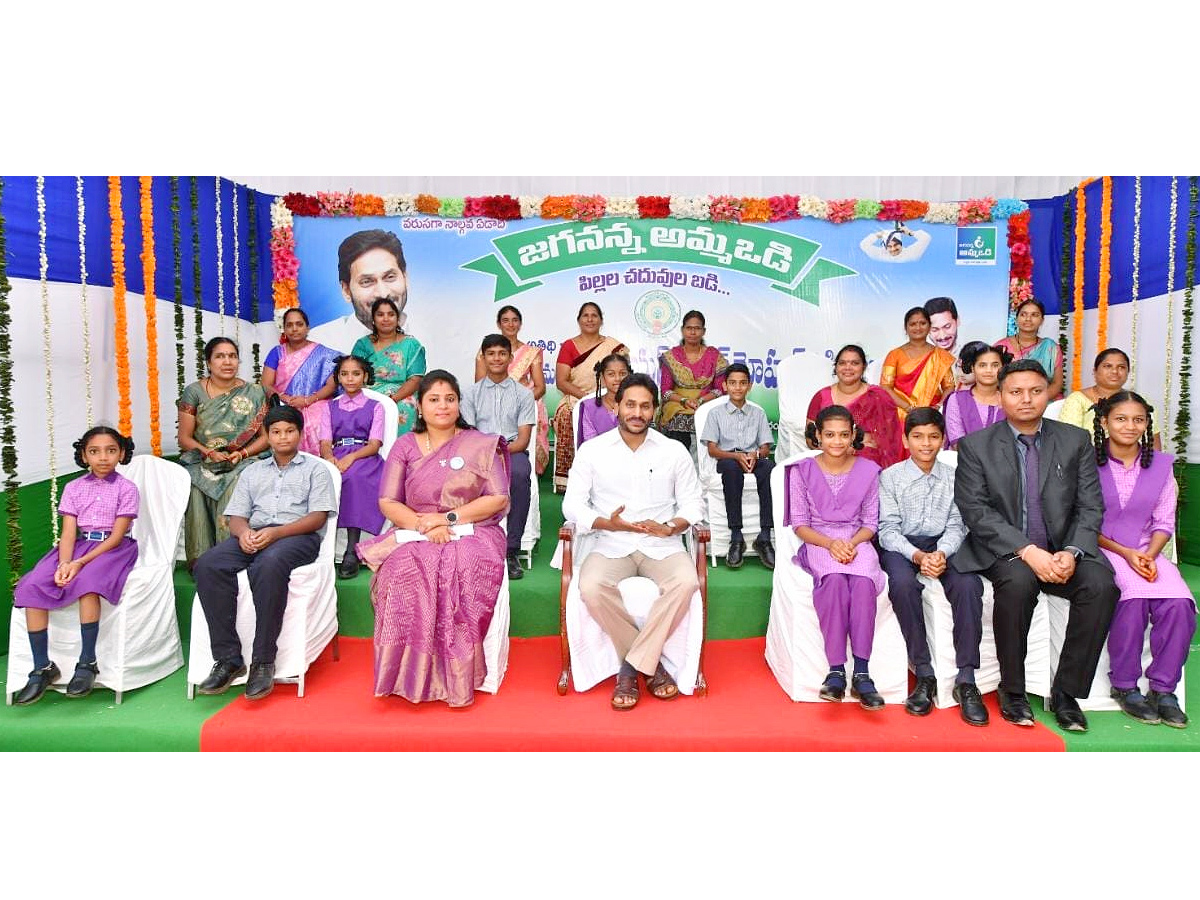 AP CM Jagan Launches Jagananna Amma Vodi Scheme Photos - Sakshi21