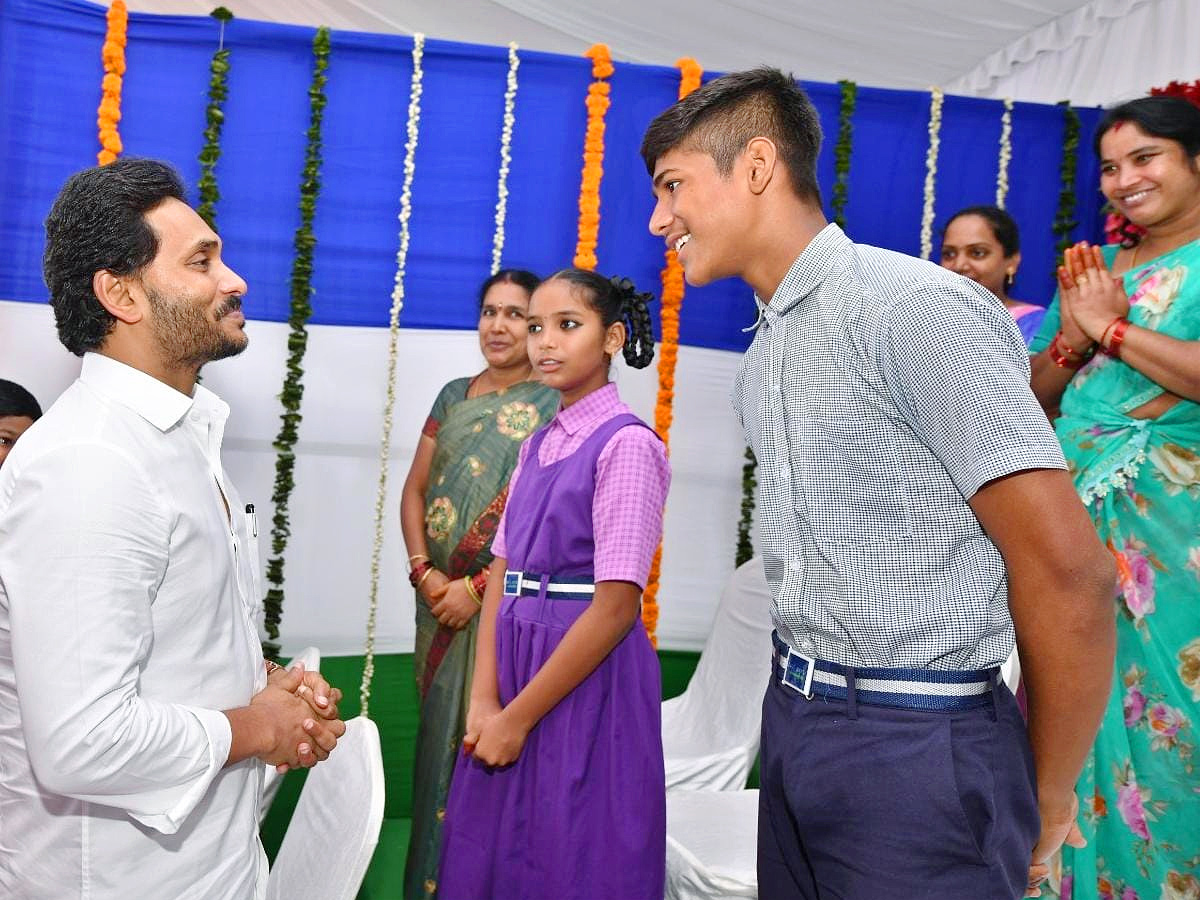 AP CM Jagan Launches Jagananna Amma Vodi Scheme Photos - Sakshi22