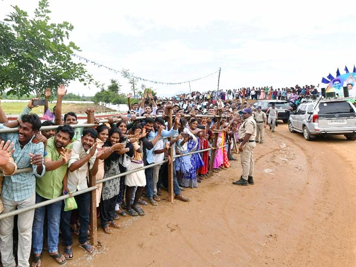 AP CM Jagan Launches Jagananna Amma Vodi Scheme Photos - Sakshi42